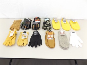 lot 37 image: 13 Pairs of Mens NEW Winter Gloves, Work Gloves, etc.