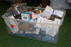 lot 99 image: Miscellaneous Bathroom Fixtures and Accessories