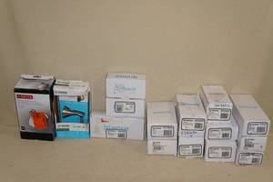 lot 86 image: Assortment of Toilet Paper Holders