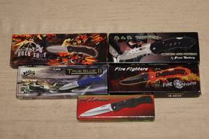 lot 25 image: 5 New Pocket Knives