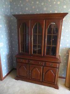 lot 7 image: Cherry Wood China Cabinet with Lighted Display