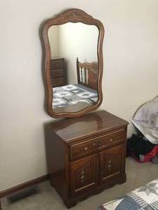 lot 31 image: Engraved Design Solid Wood Dresser & Mirror Set