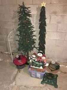lot 56 image: Big Christmas Themed Decor Lot & More