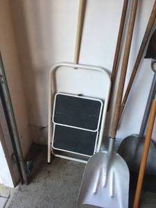lot 76 image: Big Lot of Hand Tools, Reflectors and Step Ladder Lot