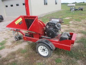 lot 4 image: TORO  BC-25 WOOD CHIPPER