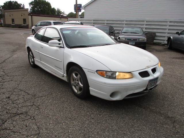 lot 1-1 image: 1998 Pontiac Grand Prix- Relisted due to non showing bidder