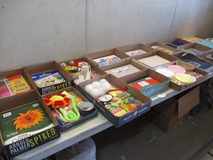 lot 11 image: Crafts