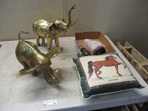 lot 55 image: Decor