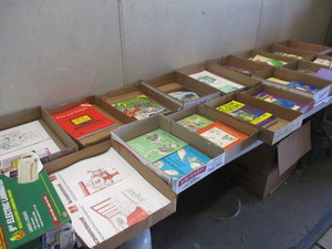 lot 115 image: Household Lot