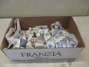 lot 124 image: LLado Figurines