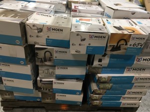 lot 15 image: PALLET WITH MOEN FAUCETS FOR PARTS CUSTOMER RETURNS SEE PICS