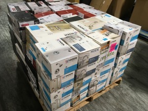 lot 22 image: PALLET WITH ASSORTED MOEN PFISTER & DELTA COMPLETE FAUCET SETS CUSTOMER RETURNS SEE PICS