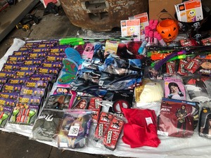 lot 55 image: Pallet with assorted Hallowen decoration, Party Favors, Customs and more