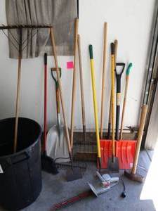 lot 17 image: Lots of Yard Tools
