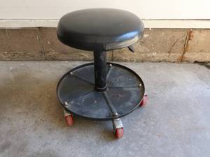 lot 12 image: Garage Rolling Stool