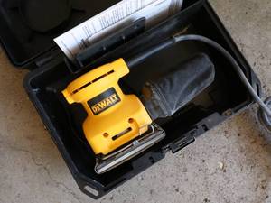 lot 11 image: Dewalt Palm Grip Sander
