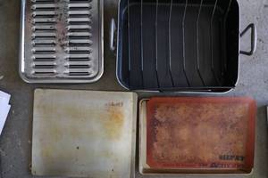 lot 76 image: Misc. Cooking Pan
