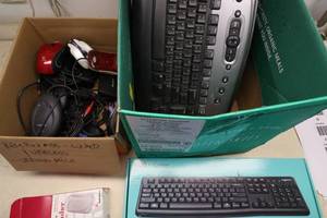 lot 30 image: Keyboard and mouse lot