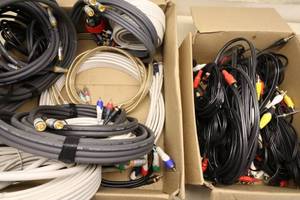 lot 26 image: Component and RCA audio cables galore
