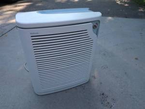 lot 67 image: Holmes Air Purifier