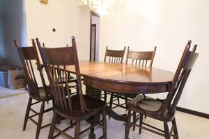 lot 200 image: Vintage Kitchen Table