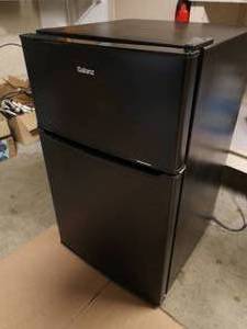 lot 86 image: Mini FridgeratorFreezer