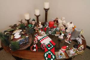 lot 211 image: Lot of Chrismas Decorations
