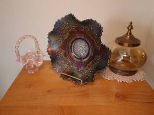 lot 171 image: Vintage Carnival Fenton Glass