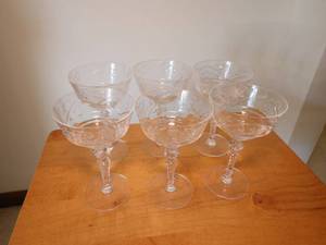 lot 181 image: Vintage Crystal Coupes Made in Hastings
