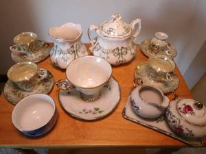 lot 180 image: Antique Johnson Brother England China