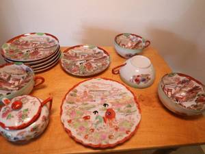 lot 185 image: Antique Chinesse China Set with Solid Wood Accent Table