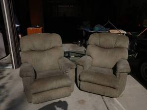 lot 188 image: Pair of Lazy boys