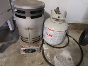 lot 43 image: 80,000 BTU Reddy Heater