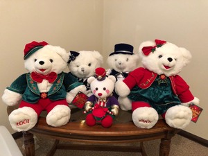 lot 213 image: Christmas Stuffed Bears