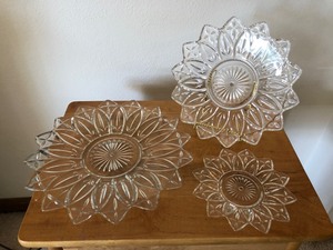 lot 176 image: 3 Matching Glass Flower Trays