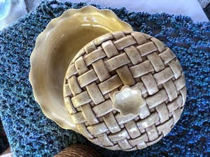 lot 101 image: Vintage Hand Made Pie Dish