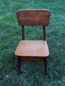 lot 128 image: Antique Kids Chair