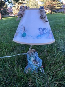 lot 138 image: Cute Cat Lamp