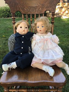lot 141 image: Siblings Bique Porcelain Dolls