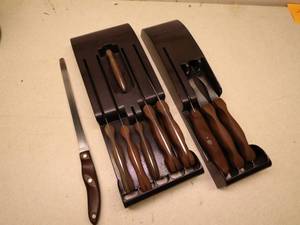 lot 72 image: Cutco Steak Knife Set