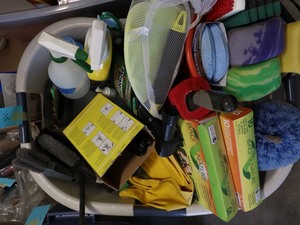 lot 96 image: Cleaning Supplies & Household Items
