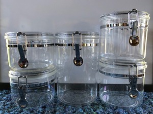 lot 107 image: Kitchen Food Storage Containers