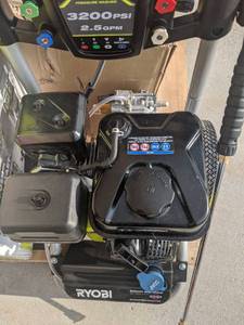3,200 PSI 2.5 GPM 212 cc Gas Pressure Washer. New and assembled.&nbsp