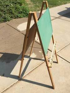 lot 66 image: Childs Art Pedestal
