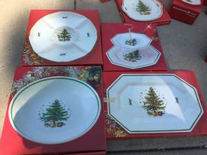 lot 74 image: Nikko Christmas Dinnerware Set