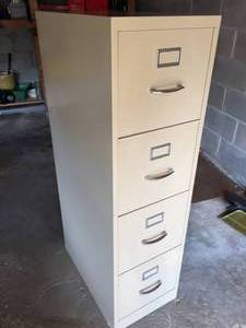 lot 91 image: 4 Drawer File Cabinet