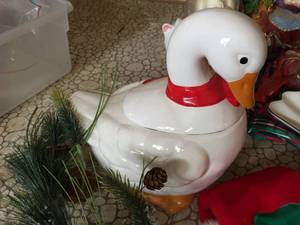 lot 96 image: Christmas Lot