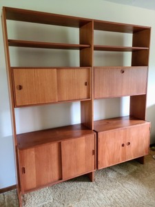 lot 2 image: Mid Century Modern Danish Bookshelf