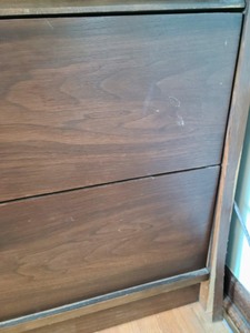 lot 4 image: Vintage Dresser