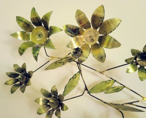 lot 6 image: Fun Vintage Wall Deco